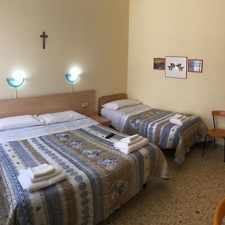 Hotel Casa Diomira Λίντο ντι Καμαϊόρε Εξωτερικό φωτογραφία