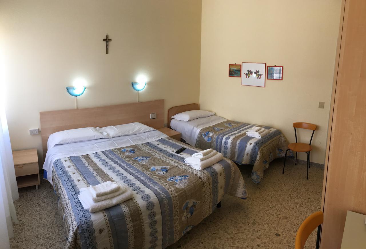 Hotel Casa Diomira Λίντο ντι Καμαϊόρε Εξωτερικό φωτογραφία